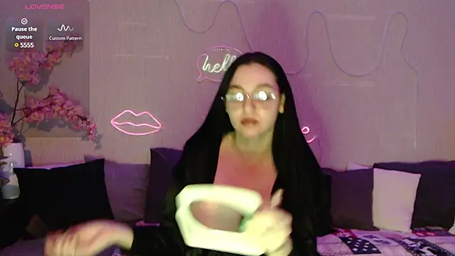 Fluffy Tiffy online show from 01/14/25, 12:00