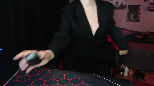 Fluffy Tiffy online show from 10/09/25, 12:19