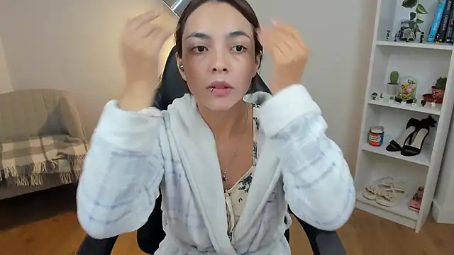  BellaEvans  online show from 10/29/25, 05:42