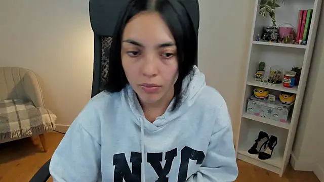 Snapshot of _BellaEvans_ chatting on 06/12/26, 04:33 BellaEvans online show from 06/12/26, 04:33
