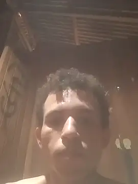 Snapshot of jhonmenas14 chatting on 10/26/25, 05:19 jhonmenas14 online show from 10/26/25, 05:19