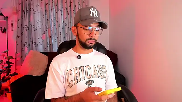 Snapshot of _PauloDaSilva_ chatting on 03/24/26, 11:48 PauloDaSilva online show from 03/24/26, 11:48