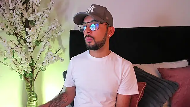 Snapshot of _PauloDaSilva_ chatting on 03/26/26, 11:05 PauloDaSilva online show from 03/26/26, 11:05