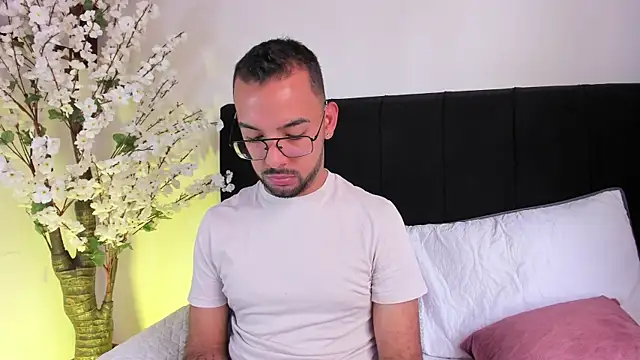 Snapshot of _PauloDaSilva_ chatting on 03/31/26, 04:18 PauloDaSilva online show from 03/31/26, 04:18