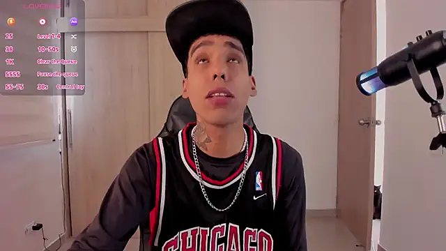 aldrinwhite online show from 12/23/24, 07:41