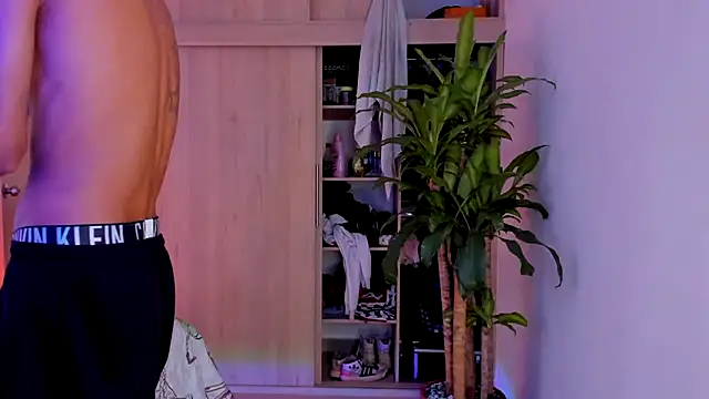 aldrinwhite online show from 11/18/25, 04:44