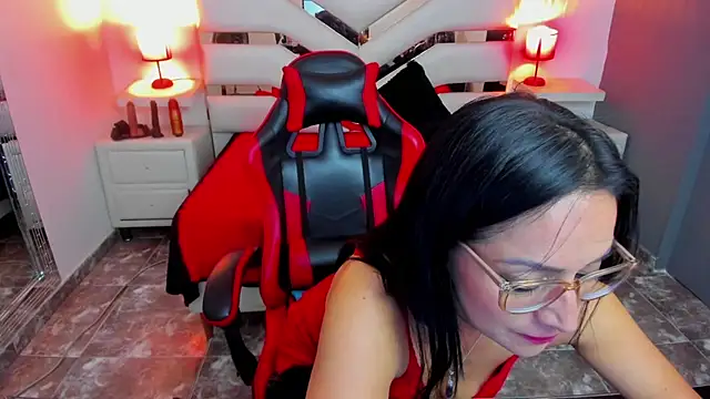 Snapshot of KateTompson_ chatting on 11/27/25, 07:49 KateTompson online show from 11/27/25, 07:49