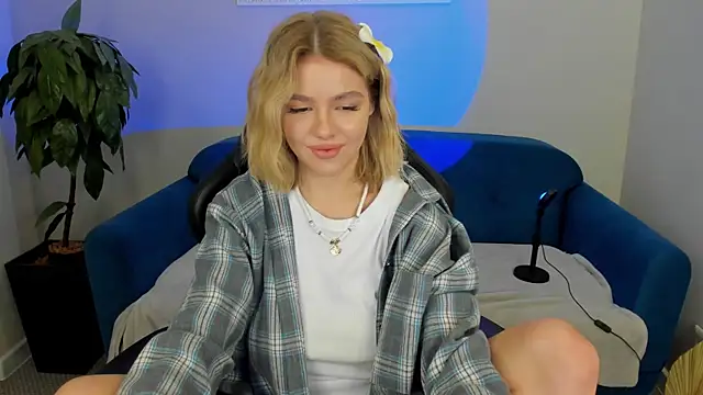 Anna Robinson online show from 03/13/25, 01:32