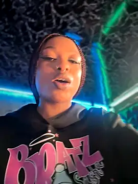 Melany Williams online show from 10/18/25, 01:12