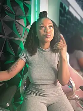 Melany Williams online show from 11/11/25, 01:22