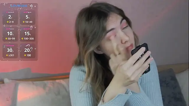 Snapshot of chloi_hes chatting on 12/10/24, 11:43 chloi hes online show from 12/10/24, 11:43