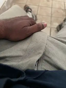 Snapshot of A-mira chatting on 10/08/25, 09:18 A-mira online show from 10/08/25, 09:18