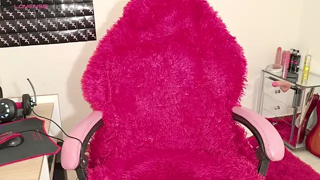 Snapshot of RoxaneEvans_ chatting on 10/24/25, 06:26 RoxaneEvans online show from 10/24/25, 06:26