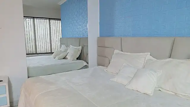 Zoe Benson online show from 09/30/25, 01:49