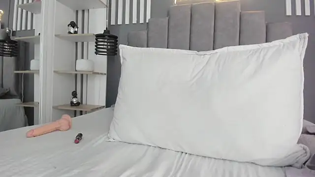 gabriela  gomez online show from 02/17/25, 02:37