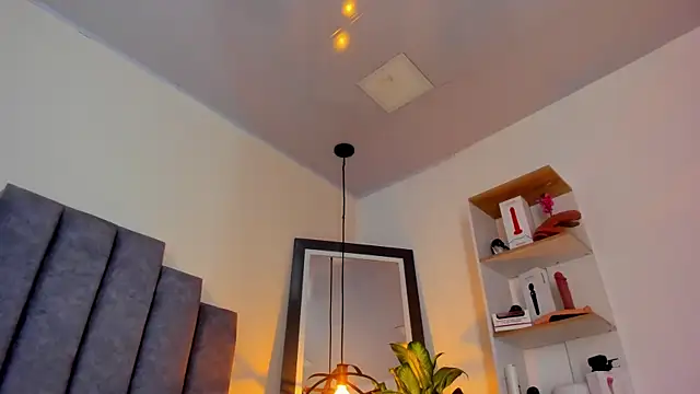 gabriela  gomez online show from 11/30/25, 02:26