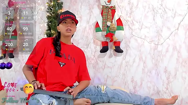 Snapshot of BarbieHotLaura chatting on 12/24/24, 02:54 BarbieHotLaura online show from 12/24/24, 02:54