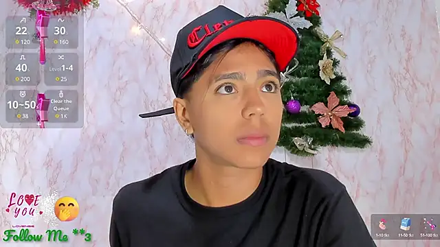 Snapshot of BarbieHotLaura chatting on 12/27/24, 02:04 BarbieHotLaura online show from 12/27/24, 02:04