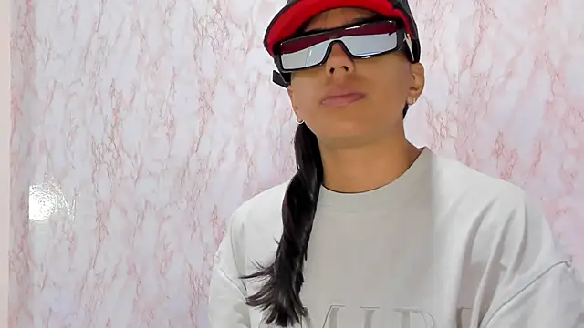 Snapshot of BarbieHotLaura chatting on 01/05/25, 04:38 BarbieHotLaura online show from 01/05/25, 04:38