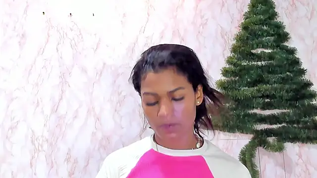 Snapshot of BarbieHotLaura chatting on 01/11/25, 01:16 BarbieHotLaura online show from 01/11/25, 01:16