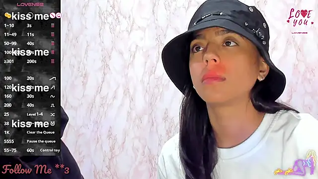 Snapshot of BarbieHotLaura chatting on 01/11/25, 11:35 BarbieHotLaura online show from 01/11/25, 11:35