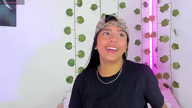 Snapshot of BarbieHotLaura chatting on 01/31/25, 04:27 BarbieHotLaura online show from 01/31/25, 04:27