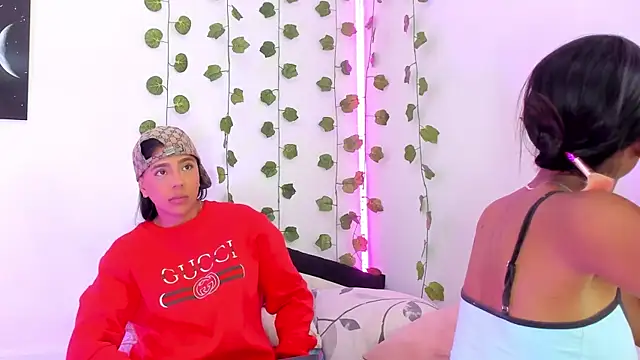 Snapshot of BarbieHotLaura chatting on 02/02/25, 08:08 BarbieHotLaura online show from 02/02/25, 08:08