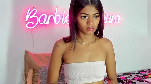 Snapshot of BarbieHotLaura chatting on 09/20/25, 03:02 BarbieHotLaura online show from 09/20/25, 03:02