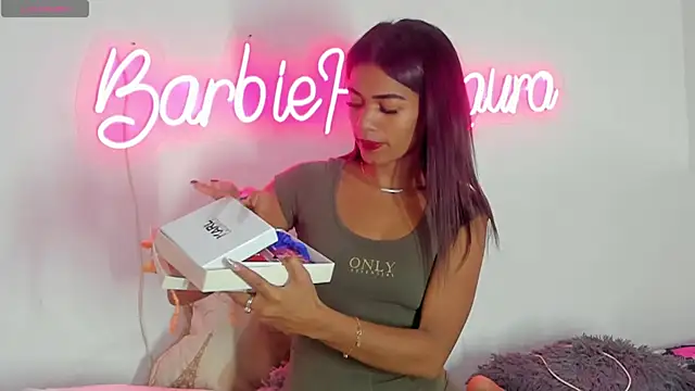 Snapshot of BarbieHotLaura chatting on 09/22/25, 05:15 BarbieHotLaura online show from 09/22/25, 05:15