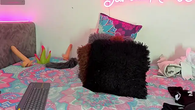 Snapshot of BarbieHotLaura chatting on 11/12/25, 07:35 BarbieHotLaura online show from 11/12/25, 07:35