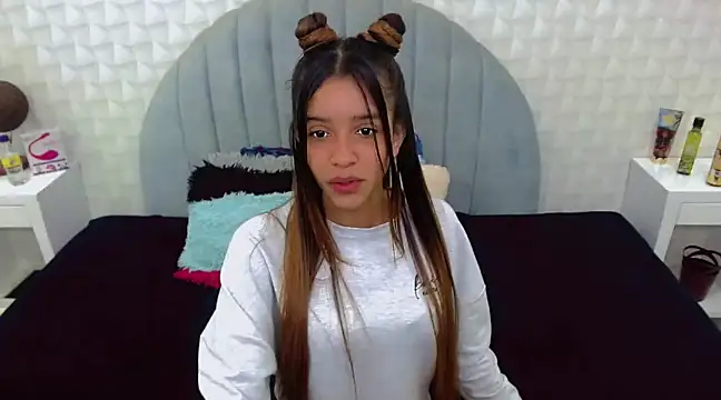 Snapshot of charlotte_0309 chatting on 03/18/25, 06:26 charlotte 0309 online show from 03/18/25, 06:26