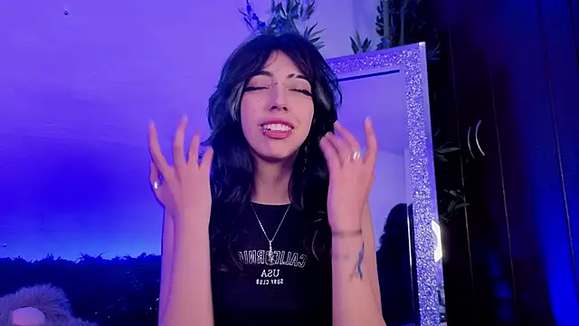 Nyx nayla online show from 10/15/25, 04:12