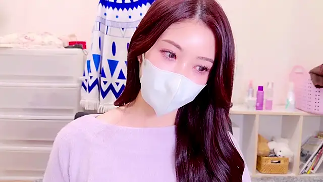 Snapshot of oxo_yuna_oxo chatting on 12/10/24, 12:05 oxo yuna oxo online show from 12/10/24, 12:05