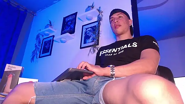 Snapshot of ThomsEvery_ chatting on 12/27/24, 01:11 ThomsEvery online show from 12/27/24, 01:11