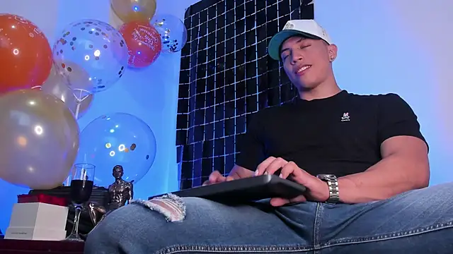 Snapshot of ThomsEvery_ chatting on 03/22/25, 01:00 ThomsEvery online show from 03/22/25, 01:00