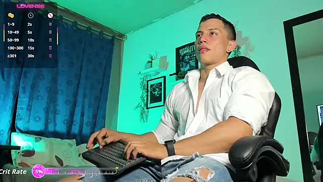 Snapshot of ThomsEvery_ chatting on 10/17/25, 12:36 ThomsEvery online show from 10/17/25, 12:36