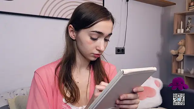 PollyBeev online show from 11/06/25, 07:42