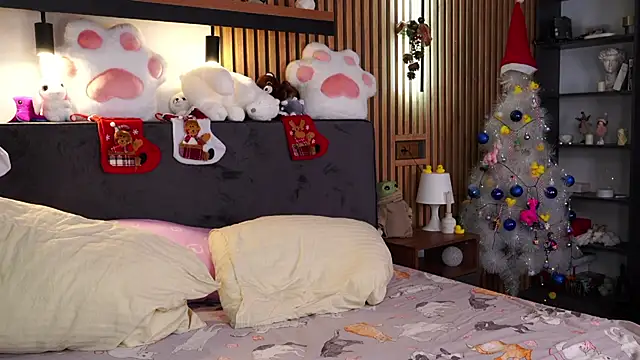 PollyBeev online show from 12/20/25, 08:54