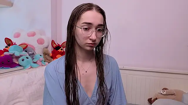 PollyBeev online show from 06/07/26, 07:34