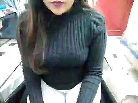 Snapshot of aarushi_sharmaa chatting on 02/06/25, 07:18 aarushi sharmaa online show from 02/06/25, 07:18