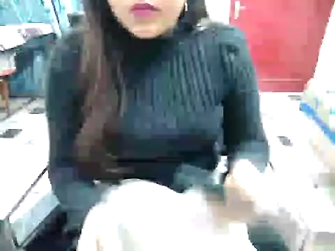 Snapshot of aarushi_sharmaa chatting on 02/08/25, 01:01 aarushi sharmaa online show from 02/08/25, 01:01