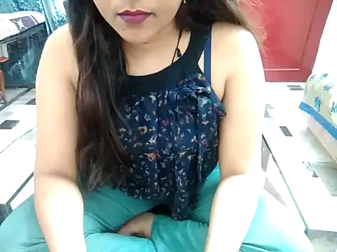 Snapshot of aarushi_sharmaa chatting on 02/17/25, 04:04 aarushi sharmaa online show from 02/17/25, 04:04