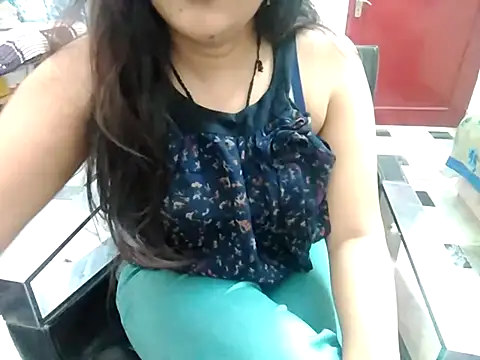 Snapshot of aarushi_sharmaa chatting on 02/18/25, 08:05 aarushi sharmaa online show from 02/18/25, 08:05