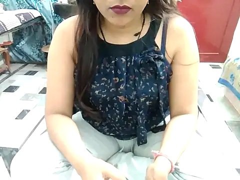 Snapshot of aarushi_sharmaa chatting on 02/21/25, 02:48 aarushi sharmaa online show from 02/21/25, 02:48