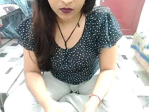 Snapshot of aarushi_sharmaa chatting on 02/22/25, 03:01 aarushi sharmaa online show from 02/22/25, 03:01