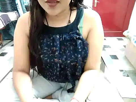 Snapshot of aarushi_sharmaa chatting on 03/16/25, 05:17 aarushi sharmaa online show from 03/16/25, 05:17