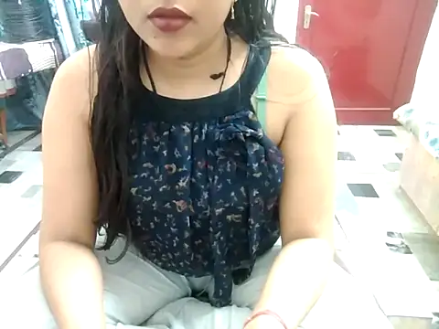 Snapshot of aarushi_sharmaa chatting on 03/17/25, 02:52 aarushi sharmaa online show from 03/17/25, 02:52