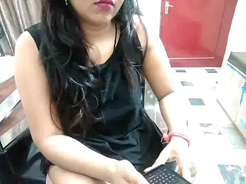 Snapshot of aarushi_sharmaa chatting on 10/04/25, 12:25 aarushi sharmaa online show from 10/04/25, 12:25