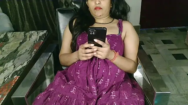 Snapshot of aarushi_sharmaa chatting on 10/24/25, 05:26 aarushi sharmaa online show from 10/24/25, 05:26