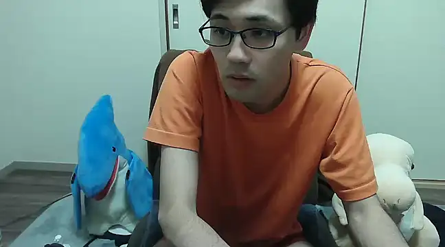 Snapshot of ryusei18570 chatting on 12/31/24, 04:25 ryusei18570 online show from 12/31/24, 04:25